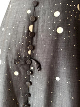 Cargar imagen en el visor de la galería, 1940s 1950s - PLUTZER PRIZE WINNER, USA - Exquisite Dress - W31 (78cm)