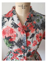 Cargar imagen en el visor de la galería, 1950s 1960s - Gorgeous Floral Dress - W29 (74cm)