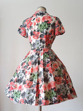 Cargar imagen en el visor de la galería, 1950s 1960s - Gorgeous Floral Dress - W29 (74cm)