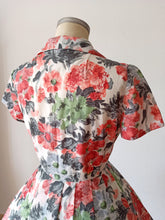 Cargar imagen en el visor de la galería, 1950s 1960s - Gorgeous Floral Dress - W29 (74cm)