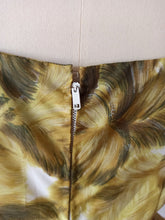 Laden Sie das Bild in den Galerie-Viewer, 1950s 1960s - Stunning Abstract Floral Dress - W28.5 (72cm)