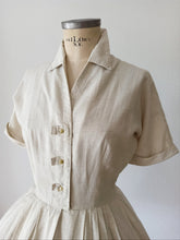 Laden Sie das Bild in den Galerie-Viewer, 1950s - McARTHUR, USA - Exquisite Handpainted Dress - W27.5 (70cm)