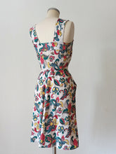 Laden Sie das Bild in den Galerie-Viewer, 1940s - Colorful Summer Day Rayon Dress - W29 (74cm)
