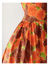 Cargar imagen en el visor de la galería, 1950s - Spectacular Floral Cotton Dress - W29 (74cm)