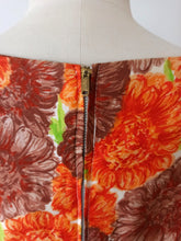 Cargar imagen en el visor de la galería, 1950s - Spectacular Floral Cotton Dress - W29 (74cm)