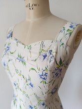 Laden Sie das Bild in den Galerie-Viewer, 1950s - Gorgeous Floral Cotton Bolero Dress - W27.5 (70cm)