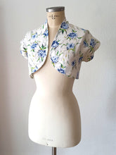 Laden Sie das Bild in den Galerie-Viewer, 1950s - Gorgeous Floral Cotton Bolero Dress - W27.5 (70cm)