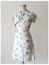 Laden Sie das Bild in den Galerie-Viewer, 1950s - Gorgeous Floral Cotton Bolero Dress - W27.5 (70cm)