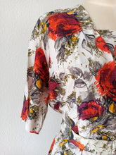 Laden Sie das Bild in den Galerie-Viewer, 1950s - ETOILE, Paris - Stunning Floral Rayon Dress - W33 (84cm)