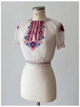 Cargar imagen en el visor de la galería, 1940s - ARTEX, Hungary - Colorful Gauze Blouse - W29 (74cm)