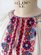 Cargar imagen en el visor de la galería, 1940s - ARTEX, Hungary - Colorful Gauze Blouse - W29 (74cm)