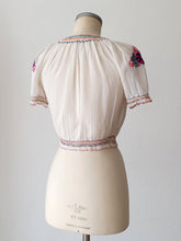 Cargar imagen en el visor de la galería, 1940s - ARTEX, Hungary - Colorful Gauze Blouse - W29 (74cm)