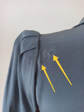 Cargar imagen en el visor de la galería, 1940s - Gorgeous Slate Blue Embroidered Blouse - Sz S