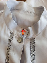 Cargar imagen en el visor de la galería, 1950s - Adorable Embroidered Rayon Blouse - Sz M/L