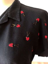 Charger l'image dans la galerie, 1950s - Cute Ladybugs Embroidered Rayon Blouse - W34.5 (88cm)