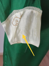 Load image into Gallery viewer, 1940s 1950s - Exquisite 3pc Green Liquid Silk Chinese Pajama
