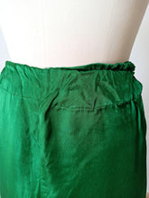 Load image into Gallery viewer, 1940s 1950s - Exquisite 3pc Green Liquid Silk Chinese Pajama