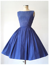 Laden Sie das Bild in den Galerie-Viewer, 1950s - FRANCE - Iconic Blue Striped Cotton Dress - W25 (64cm)
