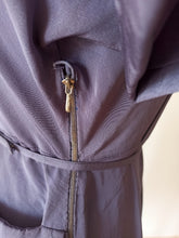 Laden Sie das Bild in den Galerie-Viewer, 1940s - GERMANY - Stunning Beaded Purple Dress - W27 (68cm)