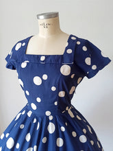 Load image into Gallery viewer, 1950s - Fabulous Dotted Cotton Dress - W28.5 (72cm)