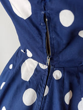 Load image into Gallery viewer, 1950s - Fabulous Dotted Cotton Dress - W28.5 (72cm)