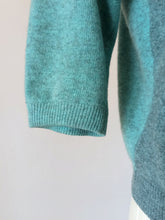 Laden Sie das Bild in den Galerie-Viewer, 1950s - BALLANTYNE, Scotland - Iconic Intarsia Cashmere Cardigan - Sz M
