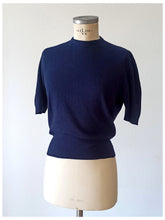 Laden Sie das Bild in den Galerie-Viewer, 1950s - DALTON, USA - Navy Blue Cashmere Jumper - Sz M/L