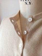 Laden Sie das Bild in den Galerie-Viewer, 1950s - BALLANTYNE, Scotland - Gorgeous Pure Cashmere Cardigan