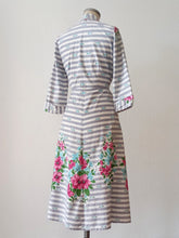 Laden Sie das Bild in den Galerie-Viewer, 1940s - SPARWICK, UK - Outstanding Zippered Front Dress - W28.5 (72cm)