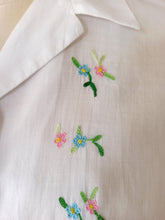Charger l'image dans la galerie, 1940s - Adorable Embroidered Cotton Blouse - Sz 46