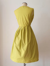 Charger l'image dans la galerie, 1950s 1960s - FRANCE - Adorable Green Embroidery Dress - W28.5 (72cm)