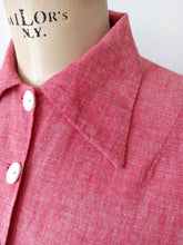 Laden Sie das Bild in den Galerie-Viewer, 1940s - Exquisite Old Rose Linen Dress - W28.5 (72cm)