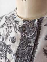 Load image into Gallery viewer, 1950s - PARIS - Elegant Novelty Print Cotton Dress - W26 (66cm)