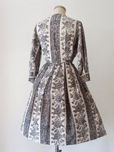 Load image into Gallery viewer, 1950s - PARIS - Elegant Novelty Print Cotton Dress - W26 (66cm)