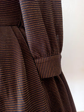 Laden Sie das Bild in den Galerie-Viewer, 1950s - ALMOR, Italy - Stunning Gold Lurex Dress - W27 (68cm)