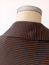 Laden Sie das Bild in den Galerie-Viewer, 1950s - ALMOR, Italy - Stunning Gold Lurex Dress - W27 (68cm)
