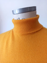 Charger l'image dans la galerie, 1950s - PRINGLE, Scotland - Golden Orange Cashmere Sweater - Sz 36