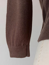 Laden Sie das Bild in den Galerie-Viewer, 1950s - DALTON, USA - Mushroom Brown Cashmere Cardigan