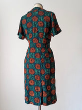 Laden Sie das Bild in den Galerie-Viewer, 1940s 1950s - Gorgeous Autumn Colors Rayon Dress - W28.5 (72cm)