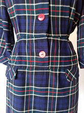 Laden Sie das Bild in den Galerie-Viewer, 1940s - VIYELLA, UK - Gorgeous Tartan Shirtwaister Dress - W27.5 (70cm)
