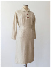 Laden Sie das Bild in den Galerie-Viewer, 1940s - LE SIGNE DE PARIS - Stunning Wool Dress - W28.5 (72cm)