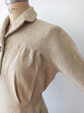 Laden Sie das Bild in den Galerie-Viewer, 1940s - LE SIGNE DE PARIS - Stunning Wool Dress - W28.5 (72cm)