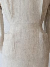 Laden Sie das Bild in den Galerie-Viewer, 1940s - LE SIGNE DE PARIS - Stunning Wool Dress - W28.5 (72cm)