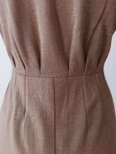 Laden Sie das Bild in den Galerie-Viewer, 1940s - JERSEY MADREN, Paris - Elegant Jersey Wool Dress - W27.5 (70cm)