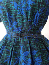 Laden Sie das Bild in den Galerie-Viewer, 1950s - FRANCE - Stunning Textured Wool Dress