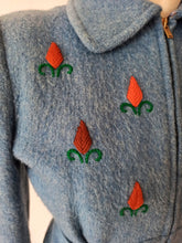 Laden Sie das Bild in den Galerie-Viewer, 1940s - JENAX, USA - Collectable Embroidered Wool Ski Jacket - Sz Medium