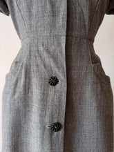 Carica l'immagine nel visualizzatore di Gallery, 1940s - ELAN, France - Exquisite Grey Wool Dress - W29 (74cm)