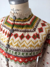 Load image into Gallery viewer, 1950s - GUNN REISS, Norway - Gorgeous Hand-knitted Wool Cardigan - Sz M