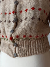 Load image into Gallery viewer, 1950s - GUNN REISS, Norway - Gorgeous Hand-knitted Wool Cardigan - Sz M
