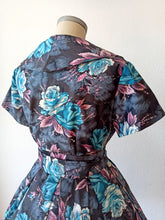 Load image into Gallery viewer, 1950s - Stunning Roseprint Cotton Dress - W29 (74cm)